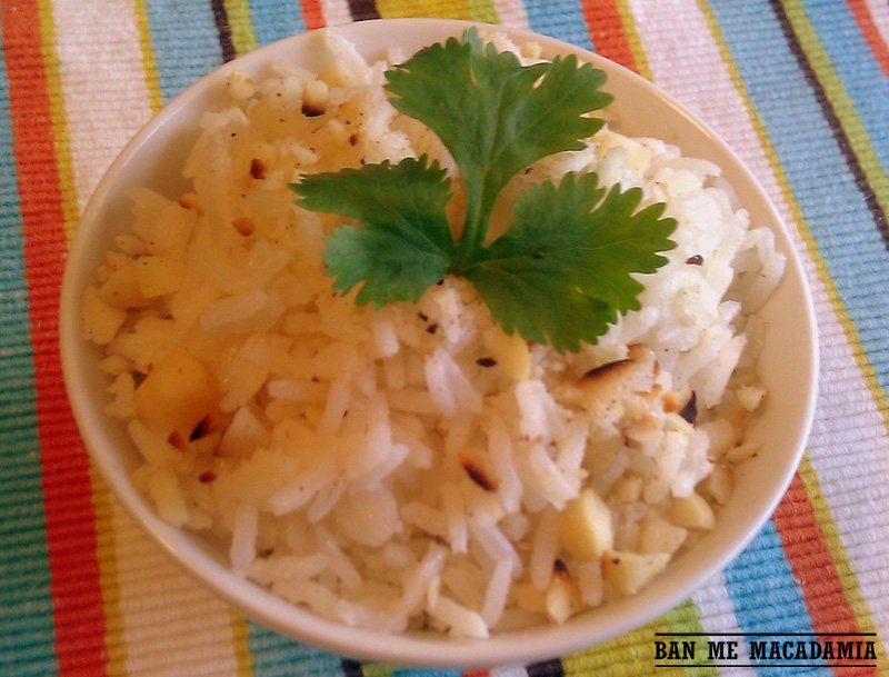 Cách nấu cơm siêu ngon với hạt mắc ca và sữa dừa